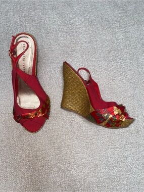 Charlotte Russe Red Tropical Print Summer Platform Wedge Heels Size 7
